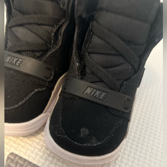 Jordan 1 Mid (TD) Black/ University red - Picture 4 of 4